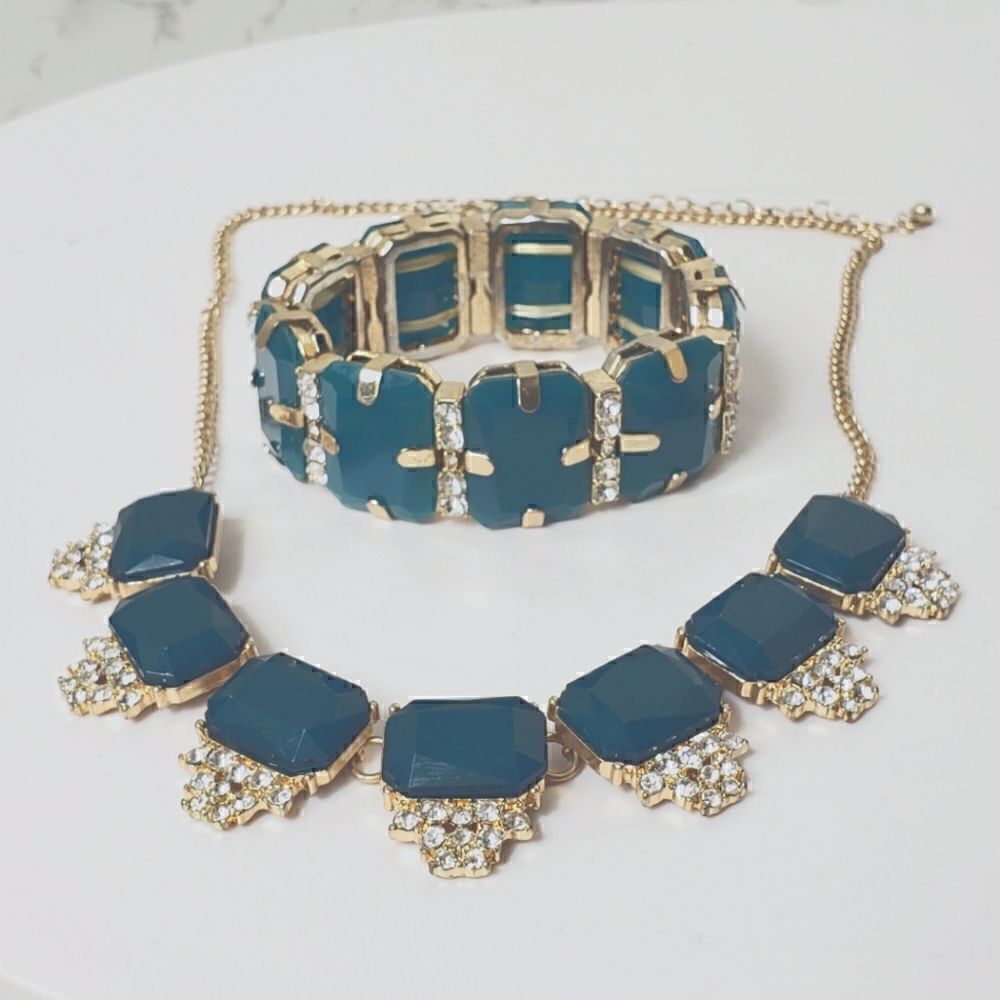 RESIN & CRYSTAL Necklace and Bracelet Set